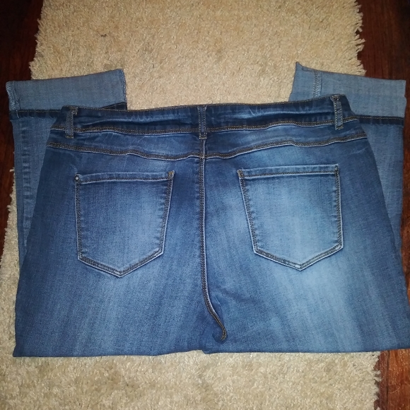 Capri Pants - Picture 4 of 4